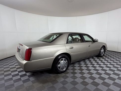 Used 2003 Cadillac De Ville w/ Comfort & Convenience Package FWD image 4
