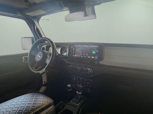 Used 2024 Jeep Gladiator Sport image 22