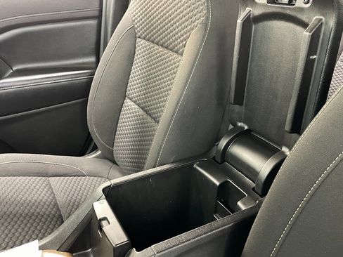 Used 2019 GMC Acadia SLE image 30