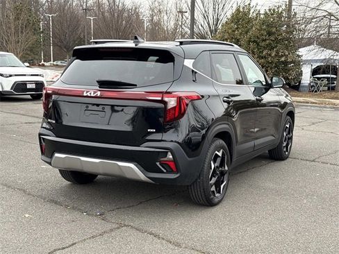 Used 2024 Kia Seltos EX image 2