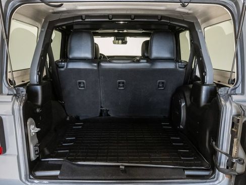 Used 2019 Jeep Wrangler Unlimited Sahara AWD/4WD image 31