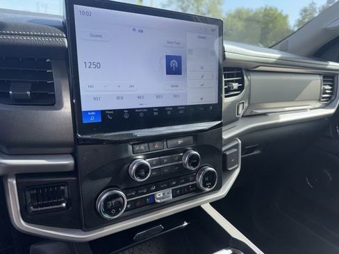 Used 2024 Ford Expedition XLT RWD image 11