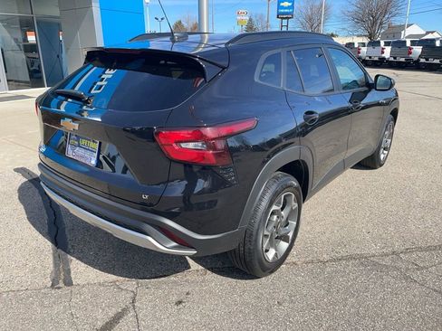 Used 2025 Chevrolet Trax LT image 3