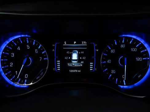 Used 2020 Chrysler Pacifica Touring-L image 24