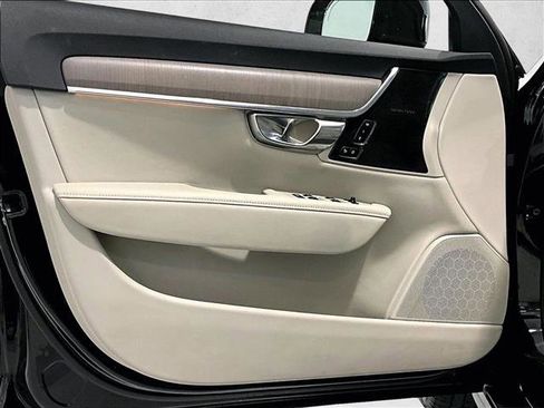 Used 2025 Volvo V90 B6 Cross Country Plus w/ Protection Package Premier AWD/4WD image 18