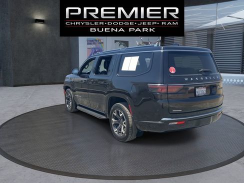Used 2023 Jeep Wagoneer Series III w/ Rear Seat Video Group 1 AWD/4WD image 6