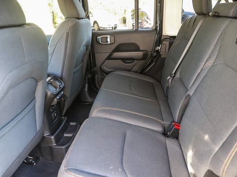 Used 2025 Jeep Wrangler Unlimited Sahara AWD/4WD image 14