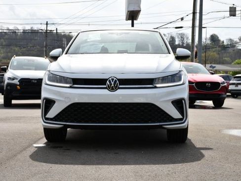 New 2026 Volkswagen Jetta SE FWD image 2