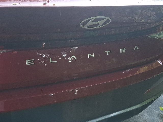 Used 2025 Hyundai Elantra SE FWD image 9