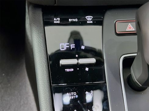 New 2026 Porsche Macan image 18