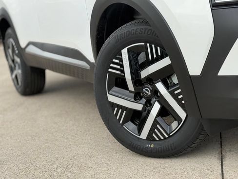 New 2026 Nissan Kicks SV w/ SV Premium Package FWD image 5