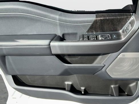 Used 2025 Ford F250 Lariat w/ Chrome Package image 13