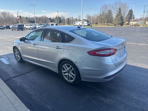 Used 2015 Ford Fusion SE image 3