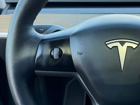 Used 2021 Tesla Model Y 2WD image 39