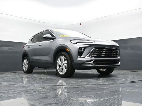Used 2025 Buick Encore GX Preferred AWD/4WD image 43
