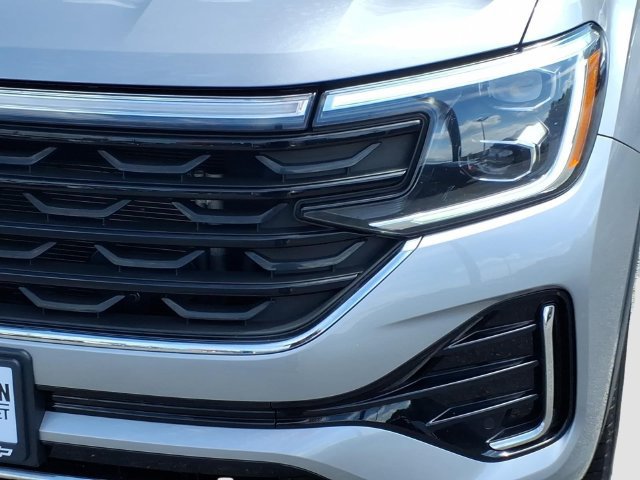 Used 2024 Volkswagen Atlas Cross Sport SEL R-Line AWD/4WD image 9