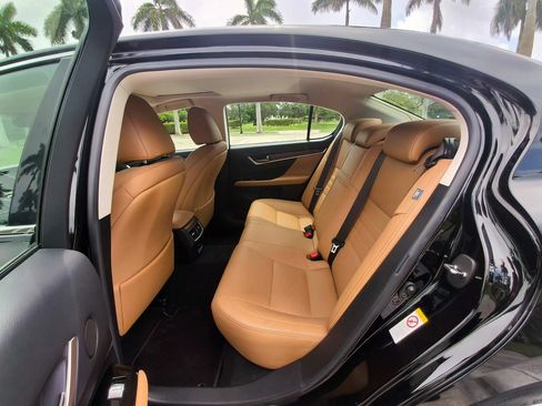 Used 2017 Lexus GS 350 w/ Preferred Accessory Package RWD image 32