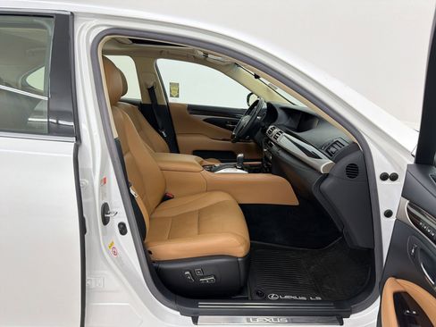 Used 2017 Lexus LS 460 w/ Comfort Package image 29