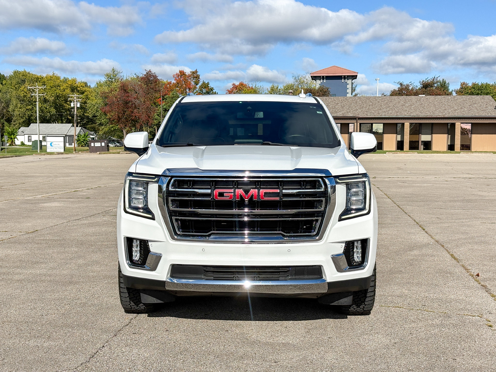 Used 2022 GMC Yukon XL SLT w/ SLT Luxury Package AWD/4WD image 3