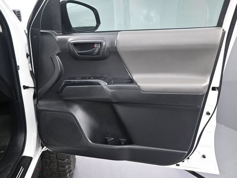 Used 2022 Toyota Tacoma SR AWD/4WD image 8