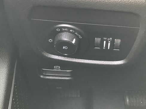 Used 2021 Jeep Grand Cherokee L Limited w/ Luxury Tech Group II image 19