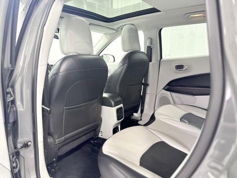 Used 2019 Jeep Compass Limited w/ Safety & Security Group image 25