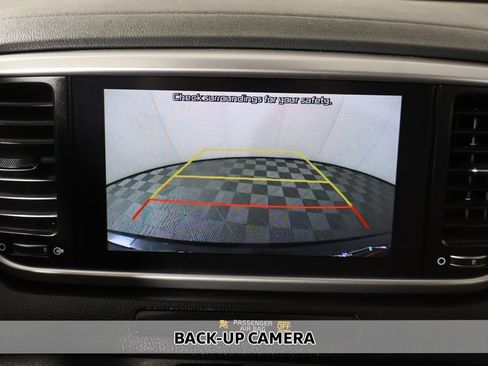 Used 2022 Kia Sportage LX image 4