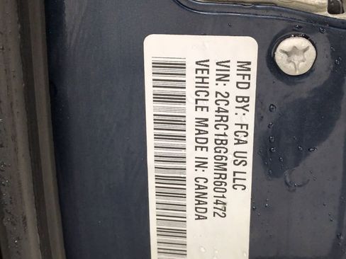 Used 2021 Chrysler Pacifica Touring-L image 28