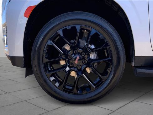 Used 2023 GMC Yukon XL SLT image 10