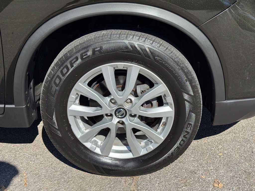 Used 2017 Nissan Rogue SV AWD/4WD image 7
