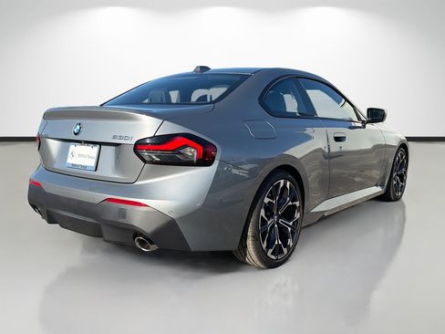 Used 2025 BMW 230i Coupe w/ Parking Assistance Package RWD image 3