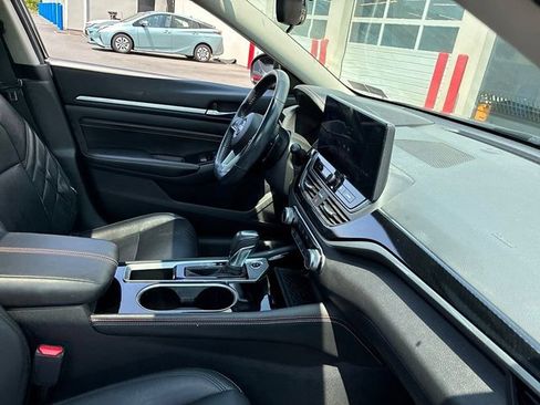 Used 2023 Nissan Altima 2.5 SR w/ SR Premium Package FWD image 21