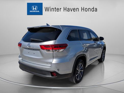 Used 2018 Toyota Highlander XLE image 8