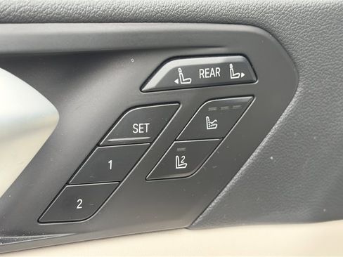 Used 2020 BMW X7 xDrive40i w/ M Sport Package image 22