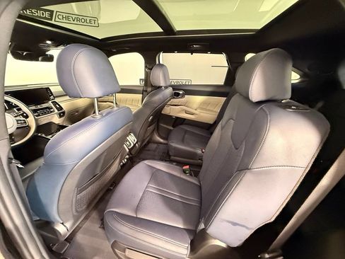 Used 2023 Kia Sorento SX Prestige w/ Panoramic Sunroof Package AWD/4WD image 23