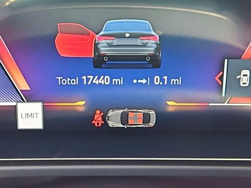 Used 2025 BMW 430i xDrive Coupe w/ Premium Package image 21