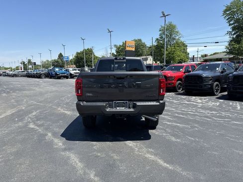 New 2026 RAM 2500 Laramie AWD/4WD image 18