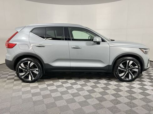 Used 2024 Volvo XC40 B5 Plus image 11