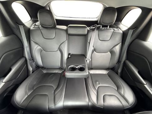 Used 2019 Jeep Cherokee Limited AWD/4WD image 15