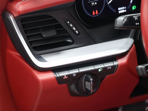 Used 2022 Porsche 911 Carrera image 25