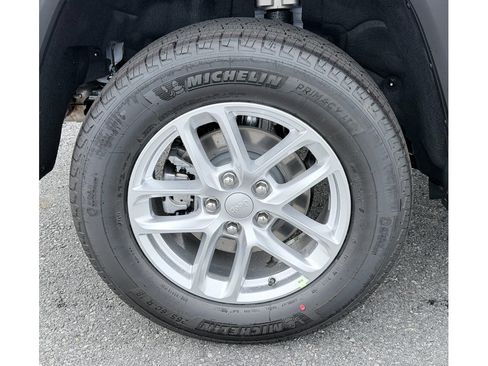 New 2026 Jeep Grand Cherokee Laredo RWD image 34