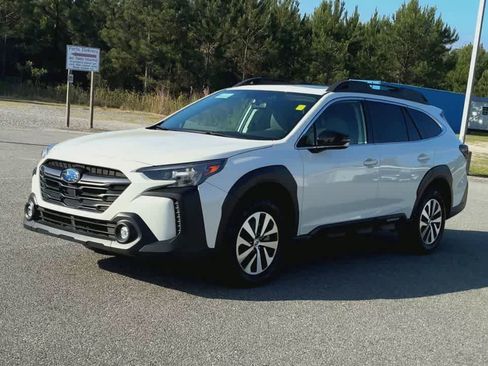 Used 2025 Subaru Outback Premium AWD/4WD image 4