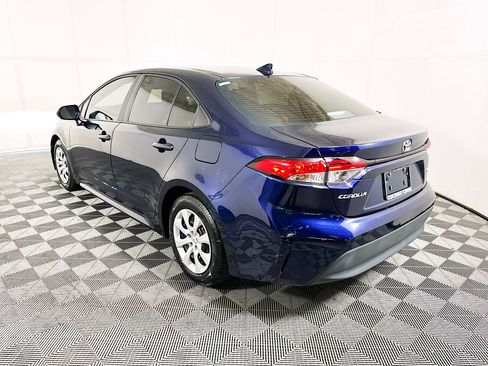 Used 2025 Toyota Corolla LE FWD image 5