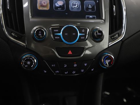 Used 2017 Chevrolet Cruze LT w/ Sun And Sound Package FWD image 23