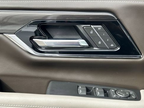 Used 2025 GMC Yukon Elevation image 24