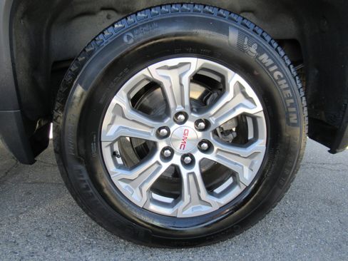 Used 2024 GMC Sierra 1500 SLT image 16