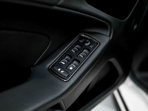 Used 2016 Aston Martin Vanquish Coupe image 35