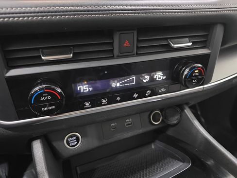 Used 2023 Nissan Rogue SV image 24