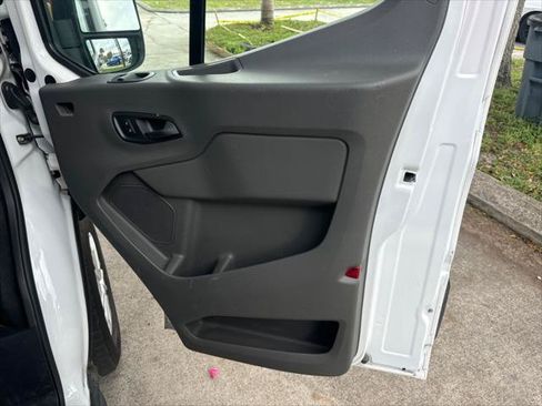 Used 2022 Ford E-Transit 148 High Roof Extended RWD image 19