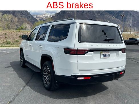 Used 2025 Jeep Wagoneer 4WD image 9
